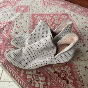 Lucky Brand Low Suede Boots. Size 8.